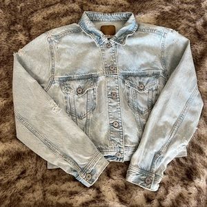 Cropped denim jacket